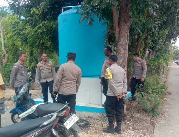 Wakapolresta Kupang Kota Didampingi Kapolsek Maulafa, Cek Kesiapan Sumur Bor Bantuan Kapolda NTT di Dua Lokasi.