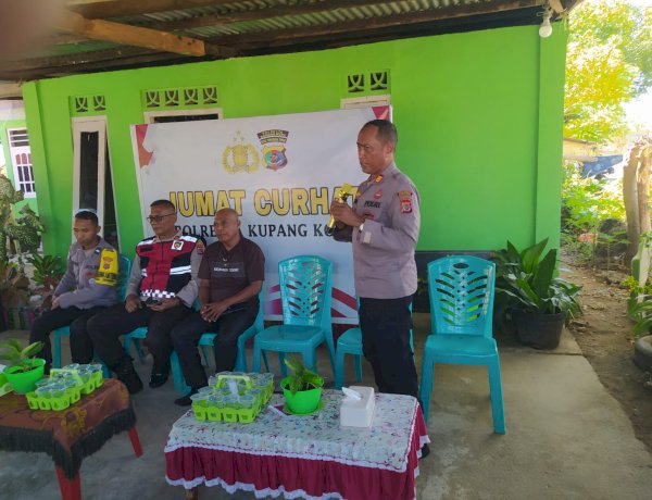 “Jumat Curhat” Polresta Kupang Kota di Oesapa: Warga Sampaikan Aspirasi, Polisi Berikan Solusi Kamtibmas.