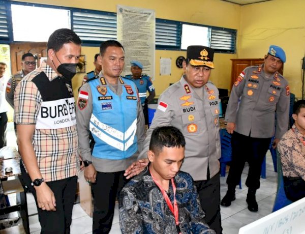 “Jangan Percaya Calo!” Pesan Tegas Kapolda NTT Saat Tinjau Seleksi Taruna AKPOL 2026 di Kupang