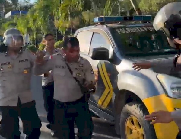 Dua Personel Polri Terluka Saat Amankan Aksi Unjuk Rasa di Depan Kantor Gubernur NTT