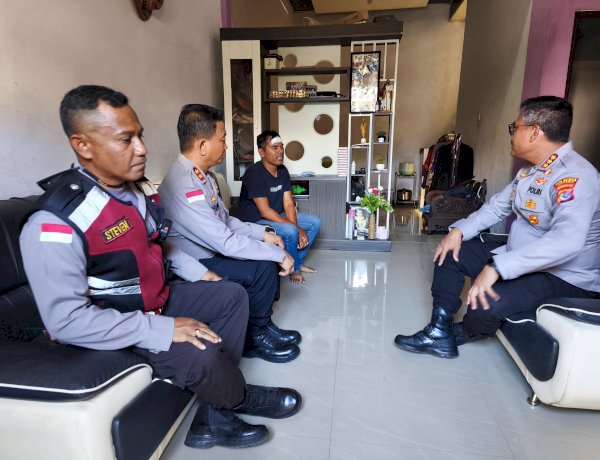 Usai Jadi Korban Lemparan Batu Saat Unras, Personel Polresta Kupang Kota Dijenguk Kapolresta.