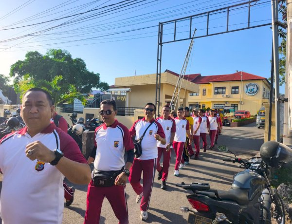 Jaga Kebugaran dan Soliditas, Personel Polresta Kupang Kota Gelar Olahraga Bersama.