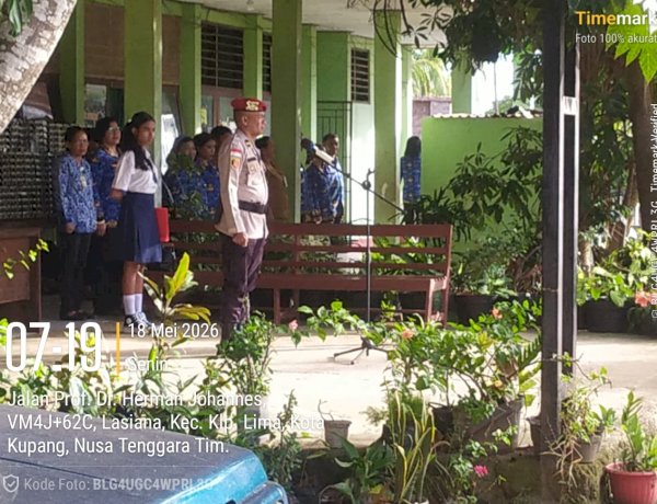 Cegah Kenakalan Remaja, Polsek Kota Lama Edukasi Pelajar SMPN 10 Lasiana tentang KUHP Nasional dan Dampak Penggunaan HP.