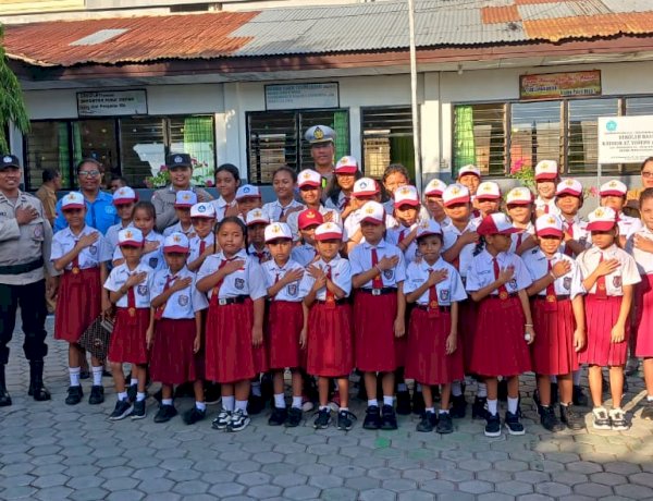 Polisi Hadir di Tengah Pelajar, Polsek Kota Raja Pimpin Upacara Bendera di SDK Santo Yoseph 1 Kupang.