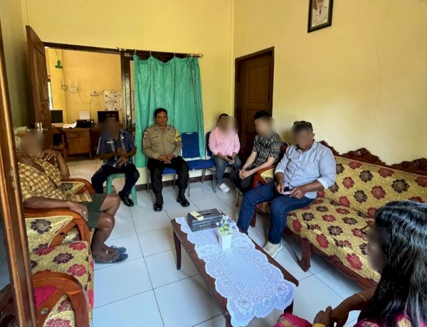 Selesaikan Keluhan Warga Soal Pembakaran Sampah, Bhabinkamtibmas Kelurahan Oeba Gelar Mediasi Damai