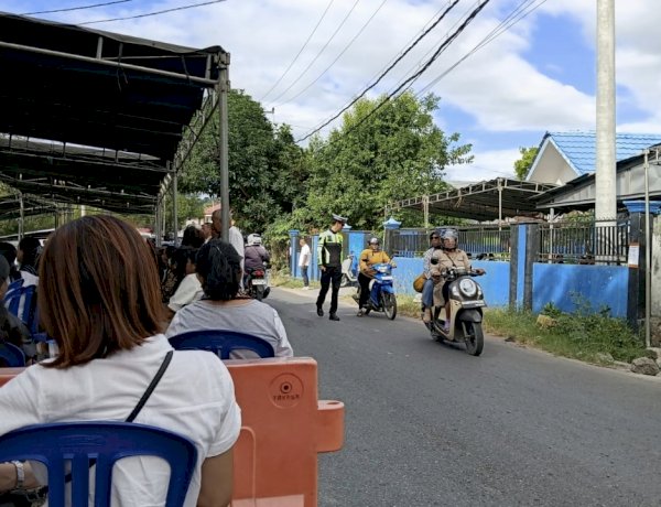 Polsek Alak Lakukan Pengamanan dan Pengaturan Lalu Lintas Saat Ibadah Pemakaman di Namosain