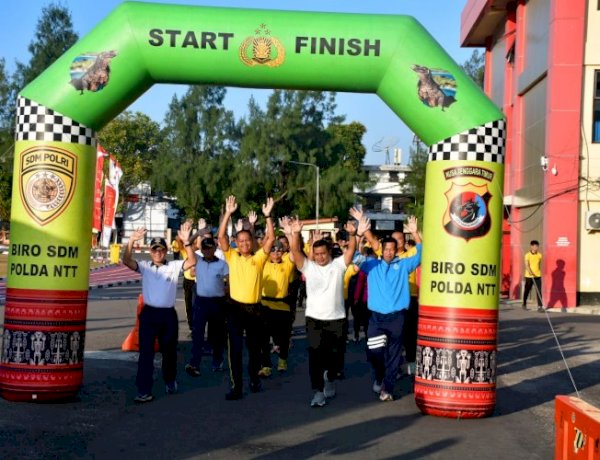 Semarak HUT Bhayangkara ke-80, Polda NTT Gelar Jalan Santai, Senam Bersama hingga Door Prize Spektakuler.