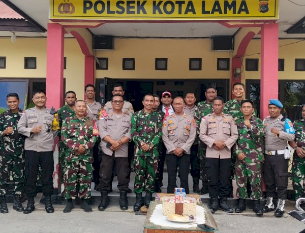 Koramil 1604-01/Kupang Beri Kejutan Hari Bhayangkara ke-80 di Polsek Kota Lama, Perkuat Sinergisitas TNI-Polri.