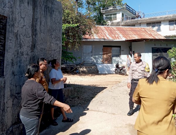 Bhabinkamtibmas Fontein Gerak Cepat Tindaklanjuti Keluhan Sekolah Terkait Limbah dan Kebocoran Pipa PDAM
