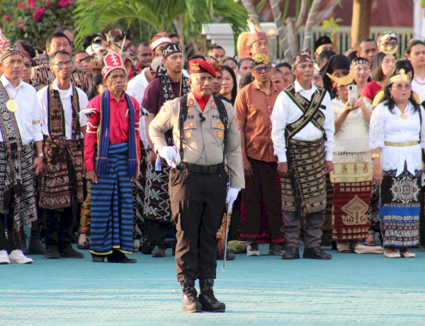 Peringatan HUT ke-81 RI Tingkat Kota Kupang: AKP Petterson Riwu Sukses Tunaikan Tugas Danup Penurunan Bendera.