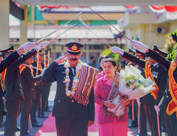 Wisuda Purna Bakti, Kapolresta Kupang Kota Apresiasi Dedikasi dan Loyalitas IPDA Nikolaus Namlibu Selama Bertugas.