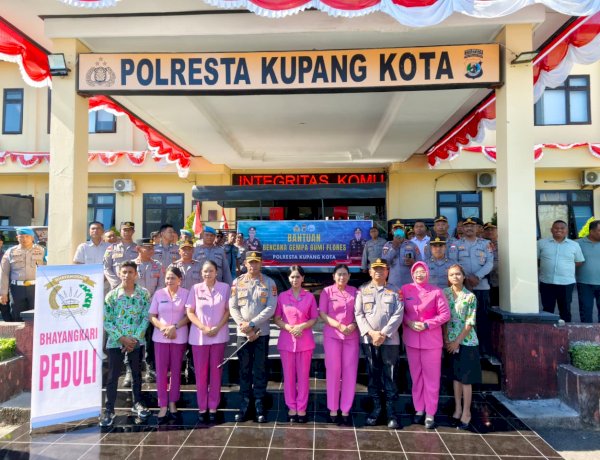Duka Flores Duka Bersama, Polresta Kupang Kota Salurkan Tiga Ton Beras untuk Korban Gempa Flores.
