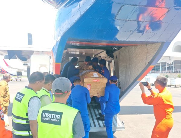 Gugur di Papua, Jenazah drh. Alfonsius Diterbangkan dengan Pesawat Polri Menuju Maumere.