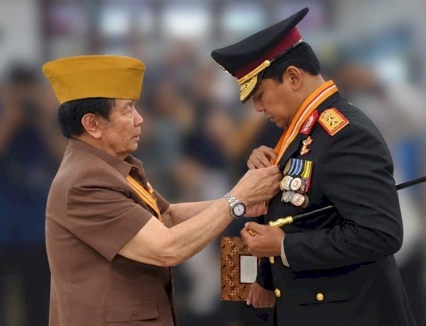 Terima Bintang Kehormatan LVRI, Kapolda NTT: Ini Amanah untuk Terus Memupuk Nasionalisme dan Persaudaraan.