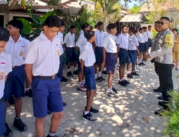 Antisipasi Tawuran Pelajar, Bhabinkamtibmas Polsek Maulafa Sambangi Sekolah dan Lakukan Pembinaan.