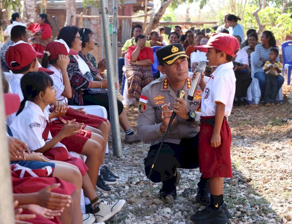 Kapolresta Kupang Kota Sapa Siswa di Bello, Beri Motivasi untuk Raih Cita-Cita.