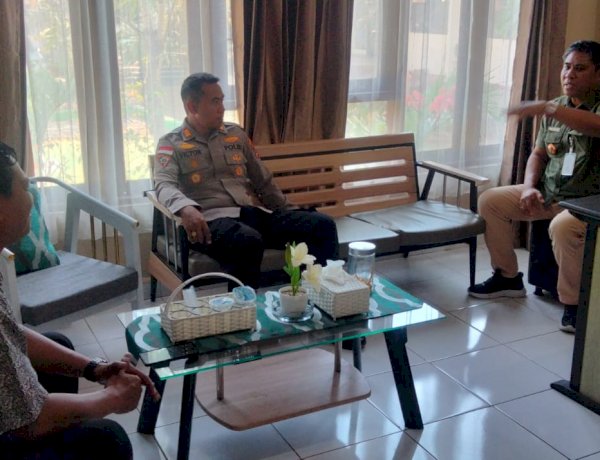 Perkuat Sinergi Lintas Sektor, Kapolsek Alak Sambangi Kantor Camat Didampingi Kanit Intel Polsek Alak Bahas Kolaborasi dan Harkamtibmas.