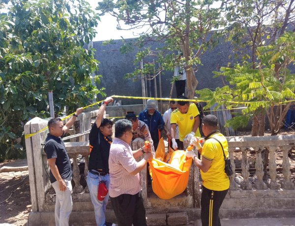 Polisi Datangi TKP Penemuan Jenazah di Pasir Panjang, Korban Dibawa ke RS Bhayangkara.