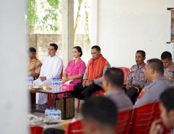 Kapolresta Bersama Komunitas Katolik Polresta Kupang Kota, Salurkan Bantuan Bahan Bangunan untuk Kapela Hati Kudus Yesus Bimoku.