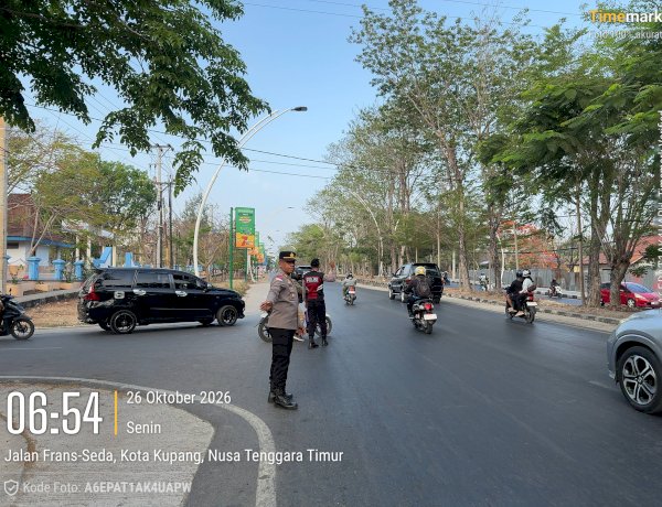 Pastikan Aktivitas Pagi Hari Berjalan Lancar, Kapolsek Kota Raja Kerahkan Personel di Titik Rawan Kemacetan.