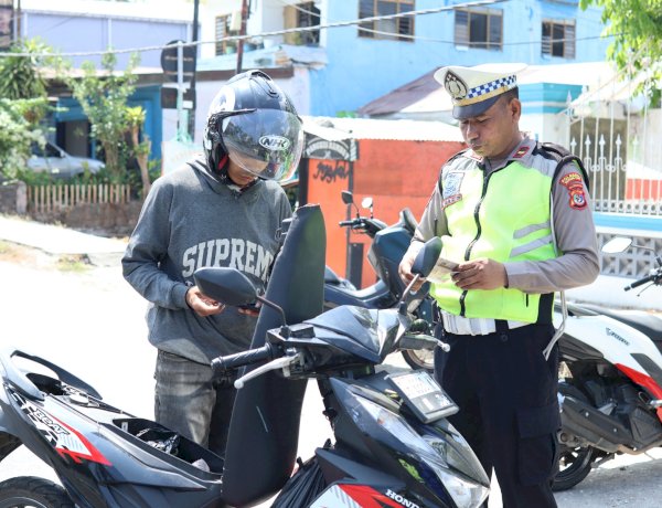Hari Kelima Operasi Patuh, Polresta Kupang Kota Edukasi dan Tindak Pengendara Pelanggar Lalu Lintas.