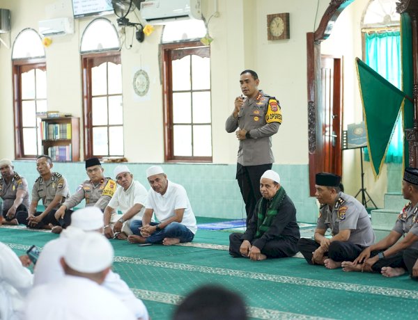 Jumat Keliling di Masjid Al-Baitul Qadim, Kapolresta Kupang Kota Serap Aspirasi Jemaah.
