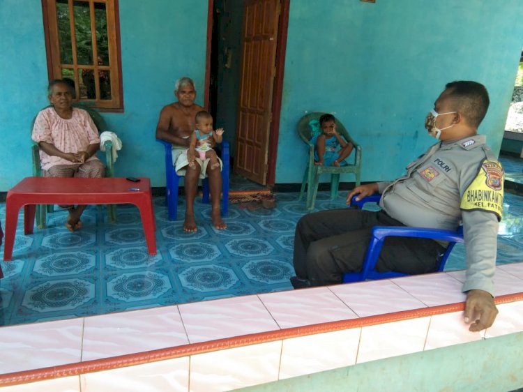 Bhabinkamtibmas Kelurahan Fatukoa Berikan Himbauan Kepada Tokoh Masyarakat Agar Turut Serta Dalam Mencegah Virus Corona