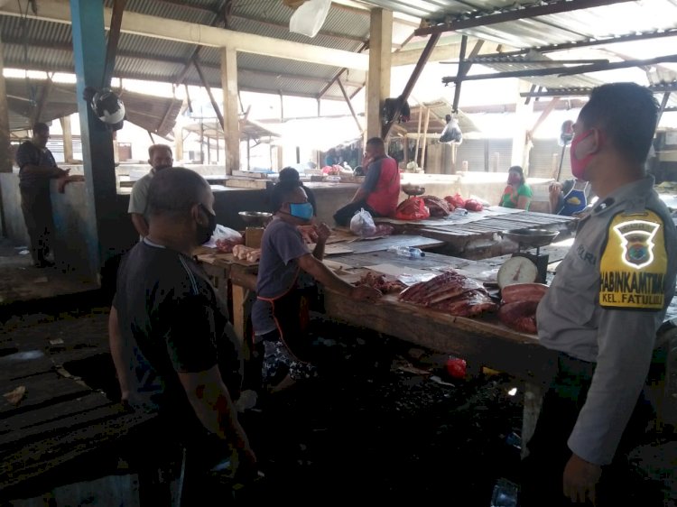Imbau Tetap Pakai Masker, Bhabinkamtibmas Kelurahan Fatululi Sambang Pedagang di Pasar Oebobo