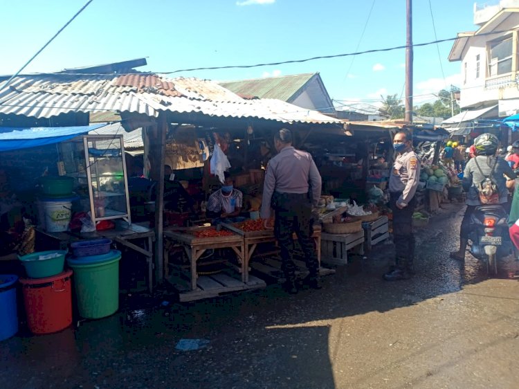 Satsabhara Polres Kupang Kota Gelar Patroli dan Himbauan New Normal di Pasar Oeba