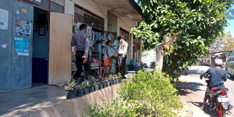 Sat Sabhara Polres Kupang Kota Intens Laksanakan Patroli di Pasar, Ajak Warga Patuhi Protokol Kesehatan
