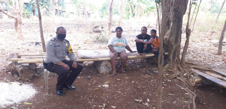 Tidak Menggunakan Masker, Bhabinkamtibmas Kelurahan Kolhua Himbau Warga Patuhi Protokol Kesehatan