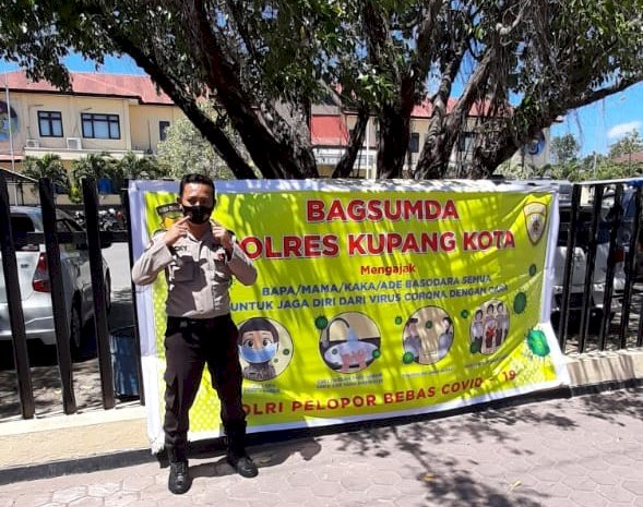 Peduli Pencegahan Virus Corona Covid-19, Anggota Bagsumda Polres Kupang Kota Pasang Spanduk Himbaun