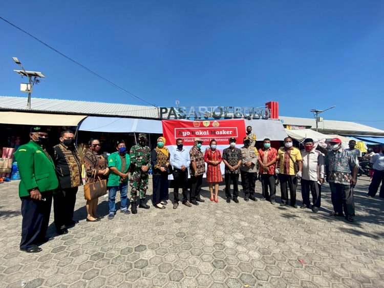 Cegah Virus Corona Kapolres Kupang Kota Bersama Forkopimda Laksanakan Kampanye Serentak Pemakaian Masker di Pasar Oebobo