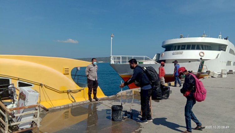 Laksanakan Pengamanan Pelayaran Kapal Penumpang, Personil KP3 Pelabuhan Tenau Utamakan Protokol Covid-19