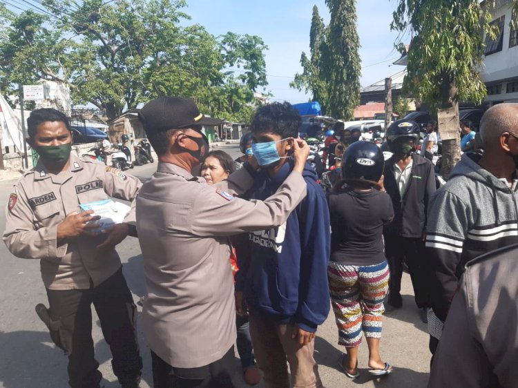 Satbinmas Polres Kupang Kota Himbau Warga Pakai Masker dan Patuhi Protokol Kesehatan