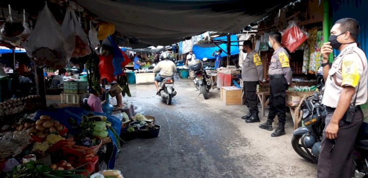 Polsek Kelapa Lima Adakan Patroli Pasar Oeba Himbau Warga Patuhi Protokol Kesehatan