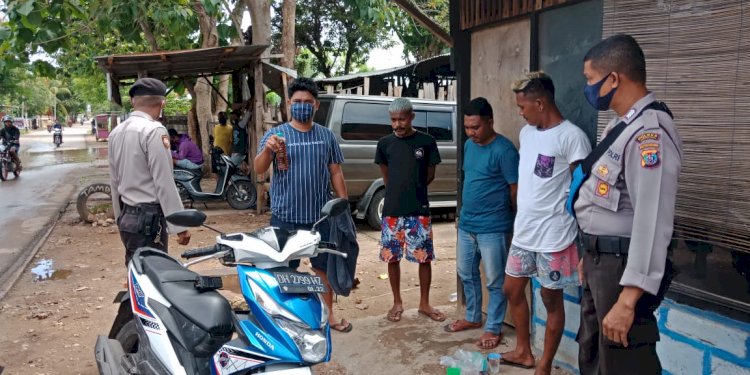 Sat Sabhara Polres Kupang Kota Bubarkan Pemuda Konsumsi Miras Saat Laksanakan Patroli