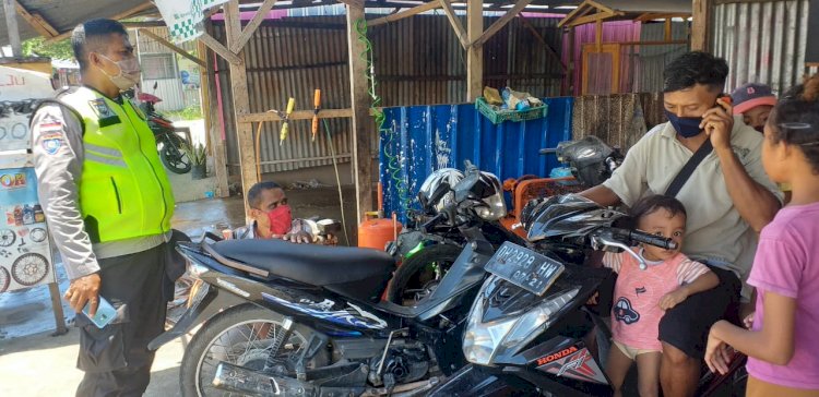 Sambang Dan Patroli Dialogis Bhabinkamtibmas  Kelurahan Oeba Himbaun Patuhi Protokol Kesehatan