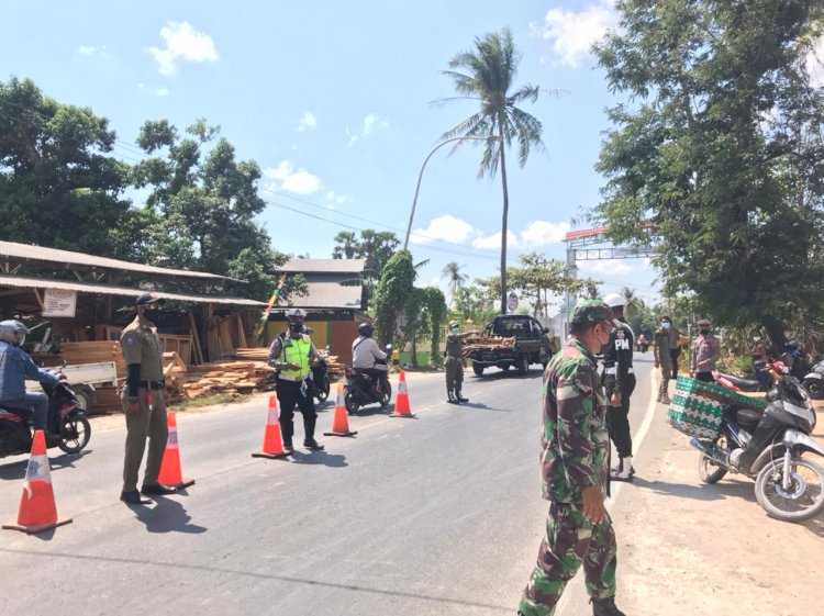 Polres Kupang Kota Bersama Satgas Gabungan Melakukan Penyekatan di Wilayah Batas Kota Kupang