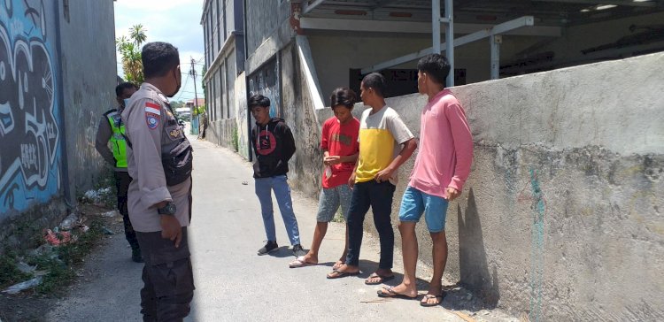 Patroli Dialogis Bhabinkamtibmas Kelurahan Nefonaek Himbaun Patuhi Protokol Kesehatan