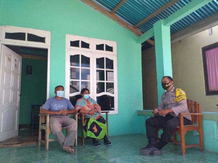 Patroli Dialogis, Bhabinkamtibmas Kelurahan Kelapa Lima Tetap Himbau Warga Patuhi Protokol Kesehatan Cegah Covid-19