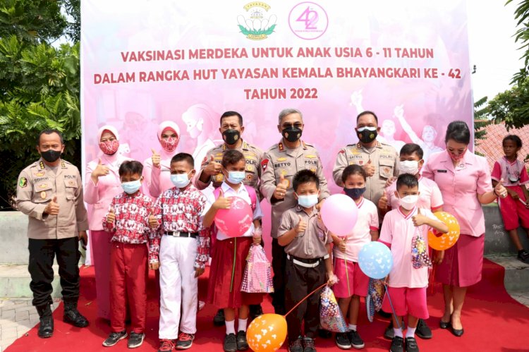 Akselerasi Vaksinasi Merdeka Anak, Kapolda NTT  Kunjungi Gerai Vaksin Polres Kupang Kota di SMP Muhamadiyah Kota Kupang