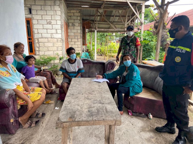 Bhabinkamtibmas Kelurahan Nunbaun Delha Polres Kupang Kota Bersinergi Dengan Puskesmas Alak Laksanakan Tracing Warga Terpapar Covid-19