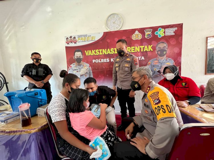 Kapolres Kupang Kota Dampingi Kapolda NTT Ikuti Zoom Meeting Vaksinasi Serentak Bersama Kapolri