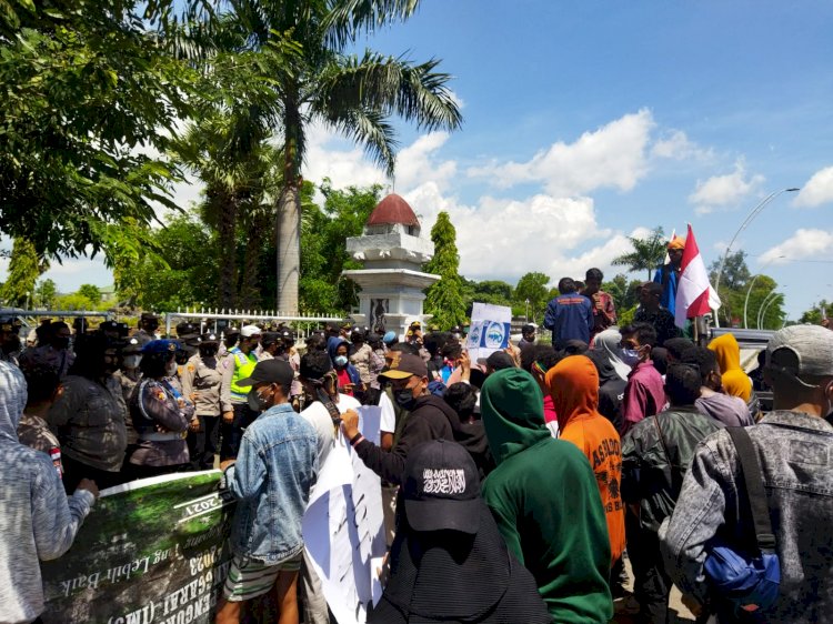 Personel Polres Kupang Kota Kawal Ketat Pengamanan Aksi Demo AMARA (Aliansi mahasiswa dan masyarakat) NTT