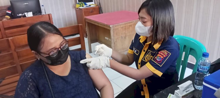 Upaya Percepatan Vaksinasi, Gerai Vaksin Polres Kupang kota Rutin Laksanakan Vaksinasi