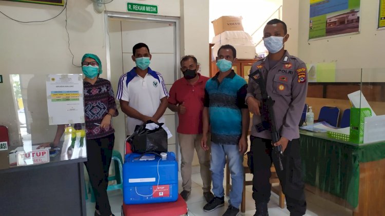 Personel Sat Samapta Polresta Kupang Kota Melakukan Pengawalan Pendistribusian Vaksinasi di Kota Kupang.