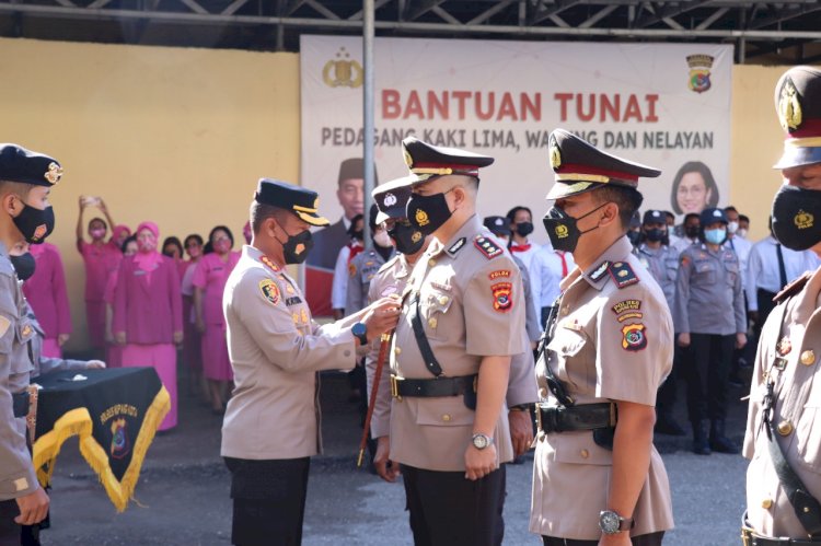 Upacara serah terima jabatan Wakapolresta Kupang Kota dan Pelantikan Kabaglog Polresta Kupang Kota.