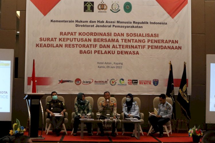 Kapolresta Kupang Kota Hadiri Rapat koordinasi dan sosialisasi surat keputusan bersama, tentang penerapan keadilan Restoratif dan alternatif Pemindanaan Bagi pelaku Dewasa.