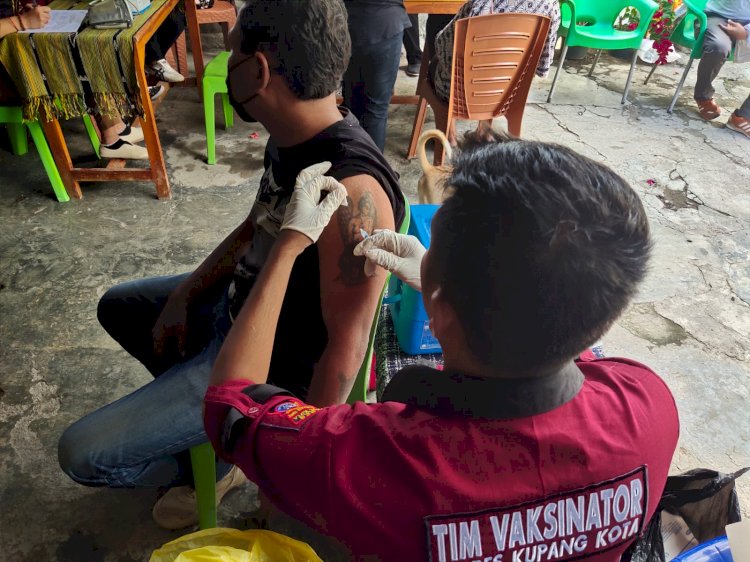 Pelayanan Vaksinasi Covid-19 di Kelurahan Nunleu Kota Kupang.